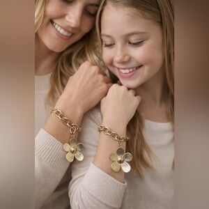 Marc Jacobs Gold Daisy Flower Charm Chain Bracelet